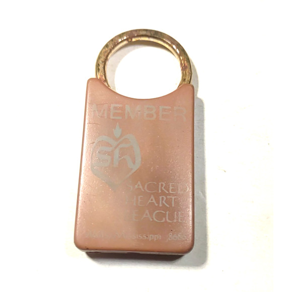 Vintage Sacred Heart League Walls Mississippi Member Plastic Keychain Rusted - Picture 3 of 6